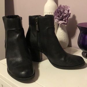 Simply Vera Vera Wang black booties